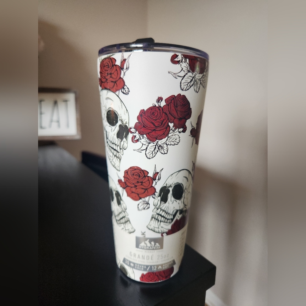 Hydrapeak- Skull/Red Roses Stainless Steel Tumbler